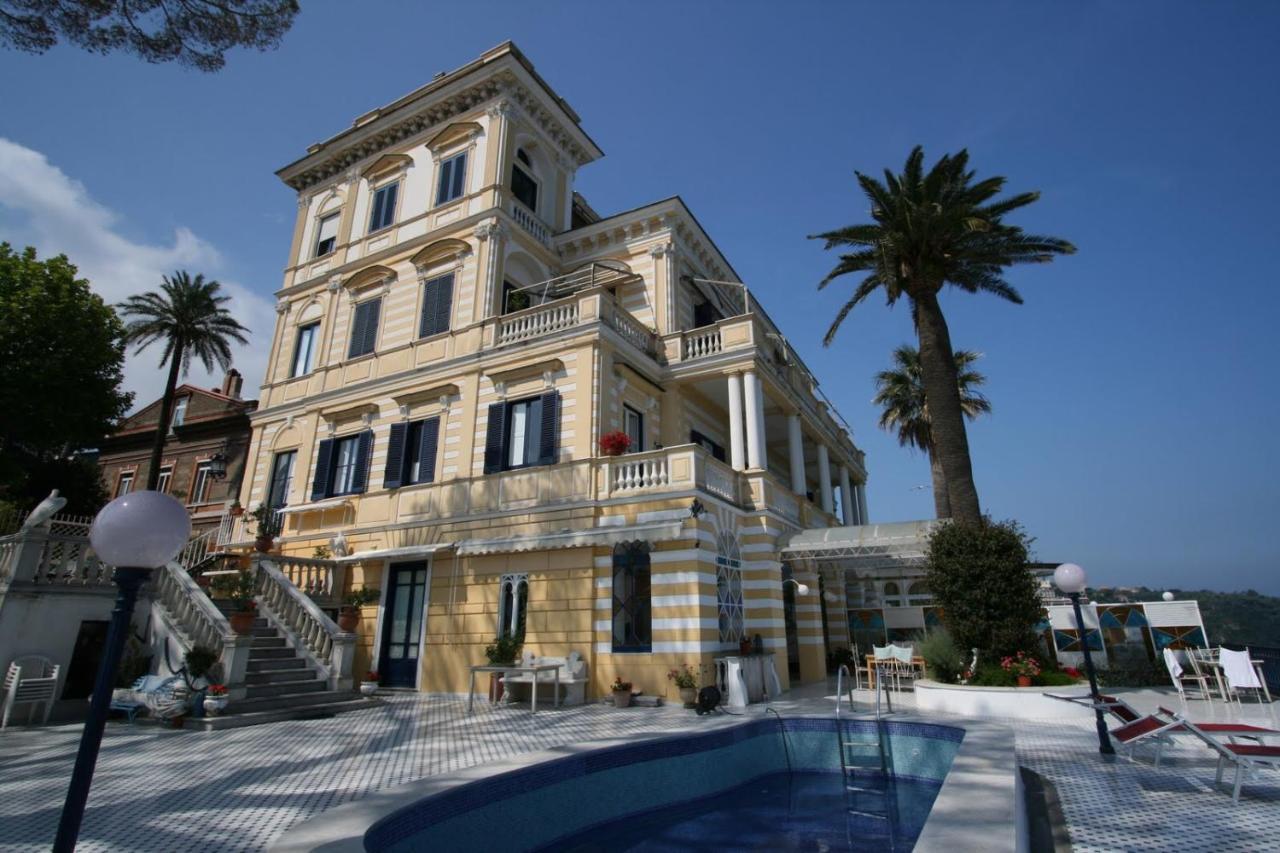 Villa La Terrazza Suites Соренто Екстериор снимка