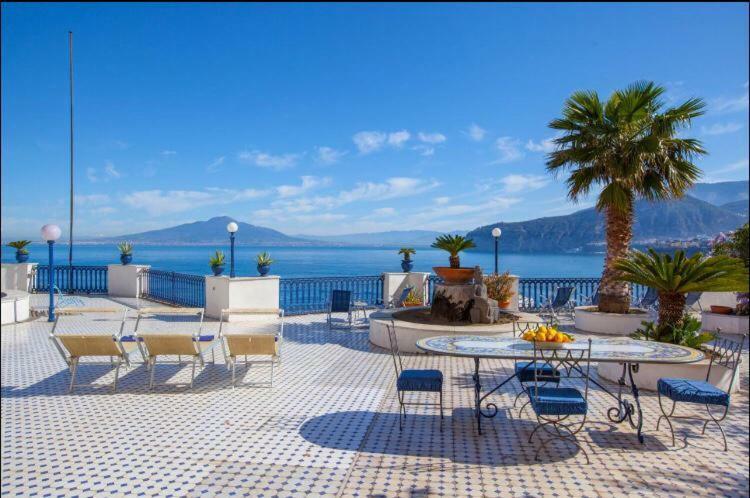 Villa La Terrazza Suites Соренто Екстериор снимка