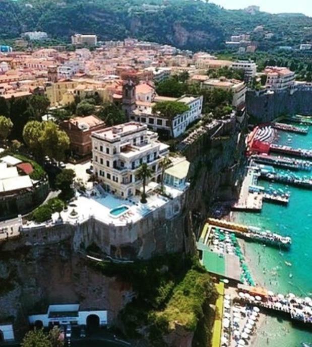 Villa La Terrazza Suites Соренто Екстериор снимка