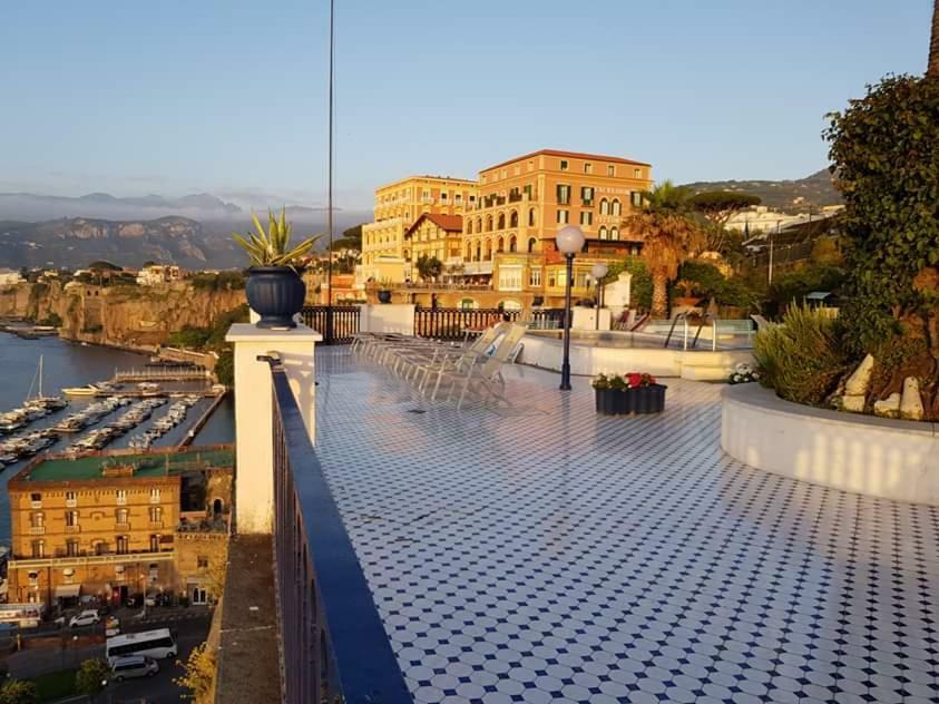 Villa La Terrazza Suites Соренто Екстериор снимка